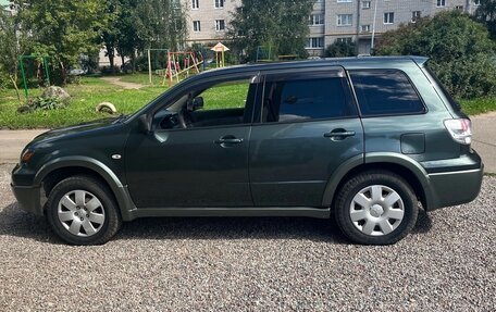 Mitsubishi Outlander III рестайлинг 3, 2003 год, 630 000 рублей, 4 фотография