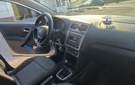 Volkswagen Polo VI (EU Market), 2016 год, 1 380 000 рублей, 2 фотография