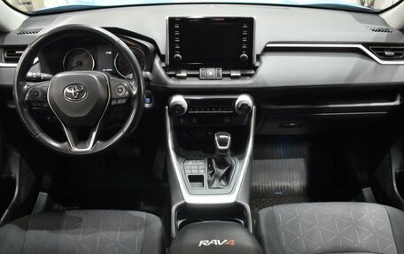 Toyota RAV4, 2019 год, 2 805 000 рублей, 12 фотография