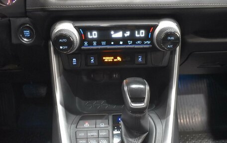 Toyota RAV4, 2019 год, 2 805 000 рублей, 15 фотография