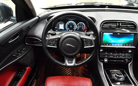 Jaguar XE I рестайлинг, 2018 год, 2 450 000 рублей, 13 фотография