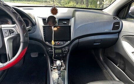 Hyundai Solaris II рестайлинг, 2011 год, 650 000 рублей, 1 фотография