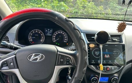 Hyundai Solaris II рестайлинг, 2011 год, 650 000 рублей, 8 фотография