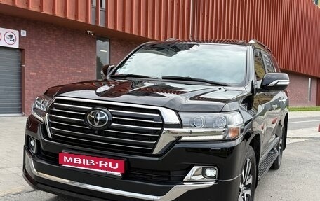 Toyota Land Cruiser 200, 2018 год, 6 520 000 рублей, 9 фотография