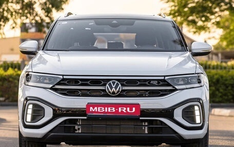 Volkswagen T-Roc I, 2023 год, 2 499 200 рублей, 2 фотография