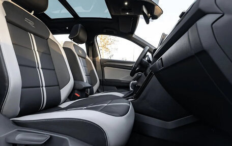 Volkswagen T-Roc I, 2023 год, 2 499 200 рублей, 15 фотография