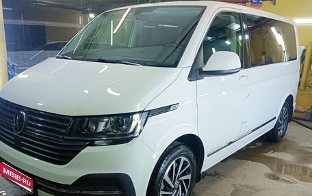 Volkswagen Caravelle T6 рестайлинг, 2020 год, 5 900 000 рублей, 1 фотография