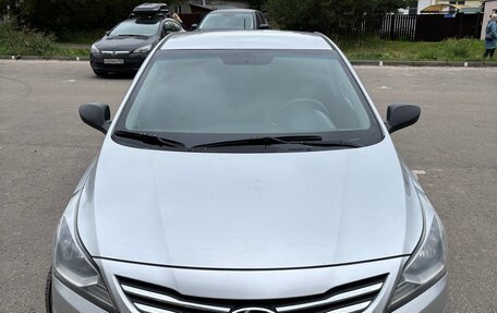 Hyundai Solaris II рестайлинг, 2015 год, 990 000 рублей, 1 фотография