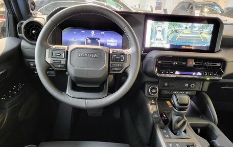Toyota Land Cruiser Prado, 2024 год, 8 698 000 рублей, 13 фотография