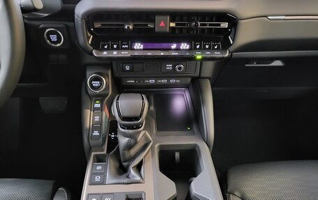 Toyota Land Cruiser Prado, 2024 год, 8 698 000 рублей, 16 фотография
