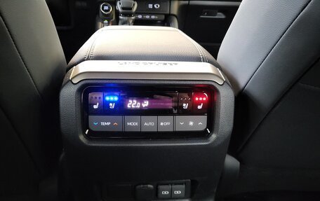 Toyota Land Cruiser Prado, 2024 год, 8 698 000 рублей, 17 фотография