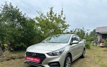 Hyundai Solaris II рестайлинг, 2018 год, 1 300 000 рублей, 2 фотография