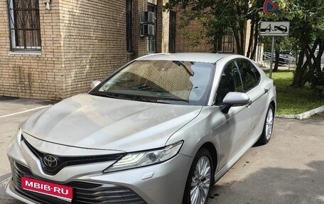 Toyota Camry, 2019 год, 2 800 000 рублей, 1 фотография