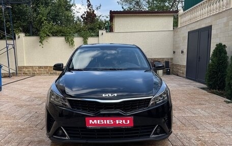 KIA Rio IV, 2021 год, 1 800 000 рублей, 1 фотография