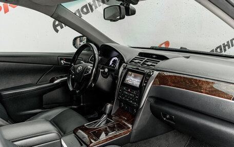 Toyota Camry, 2017 год, 2 290 000 рублей, 14 фотография