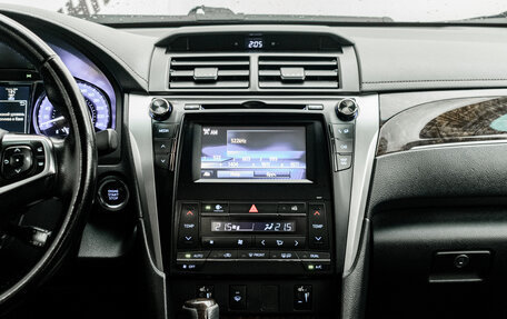 Toyota Camry, 2017 год, 2 290 000 рублей, 22 фотография