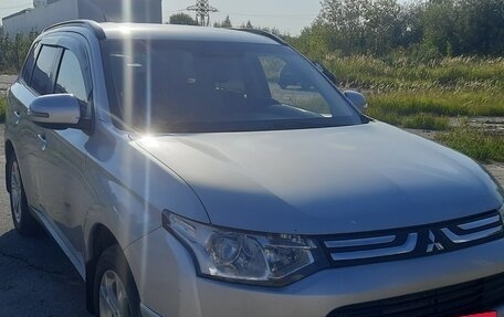 Mitsubishi Outlander III рестайлинг 3, 2013 год, 1 200 000 рублей, 3 фотография