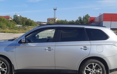 Mitsubishi Outlander III рестайлинг 3, 2013 год, 1 200 000 рублей, 6 фотография