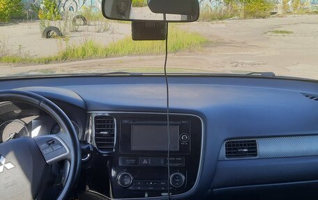 Mitsubishi Outlander III рестайлинг 3, 2013 год, 1 200 000 рублей, 11 фотография