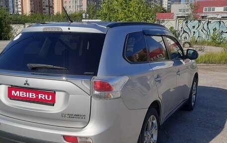 Mitsubishi Outlander III рестайлинг 3, 2013 год, 1 200 000 рублей, 10 фотография