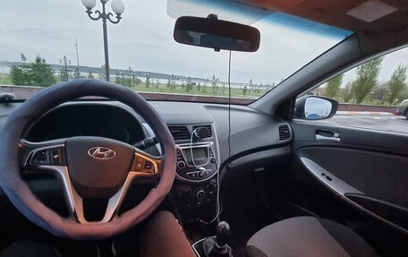 Hyundai Solaris II рестайлинг, 2012 год, 680 000 рублей, 5 фотография