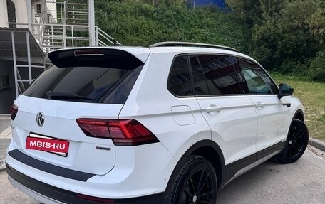 Volkswagen Tiguan II, 2018 год, 2 770 000 рублей, 2 фотография