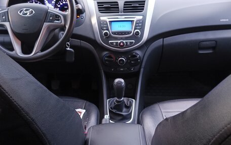 Hyundai Solaris II рестайлинг, 2014 год, 800 000 рублей, 11 фотография