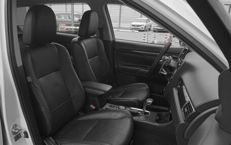 Mitsubishi Outlander III рестайлинг 3, 2015 год, 1 799 000 рублей, 8 фотография