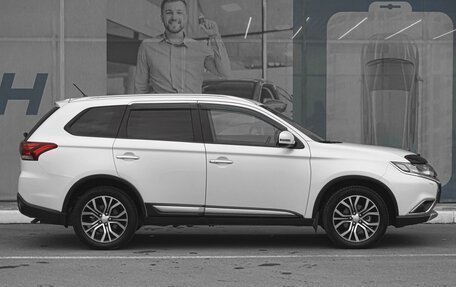 Mitsubishi Outlander III рестайлинг 3, 2015 год, 1 799 000 рублей, 5 фотография