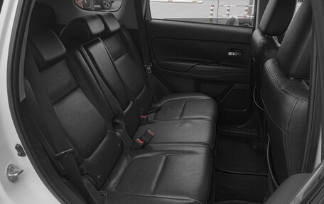 Mitsubishi Outlander III рестайлинг 3, 2015 год, 1 799 000 рублей, 7 фотография