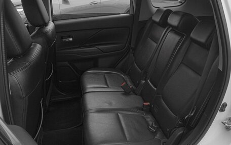 Mitsubishi Outlander III рестайлинг 3, 2015 год, 1 799 000 рублей, 9 фотография