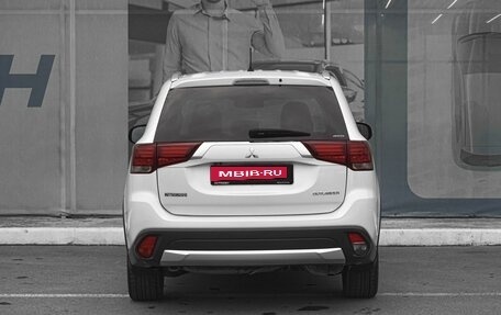 Mitsubishi Outlander III рестайлинг 3, 2015 год, 1 799 000 рублей, 4 фотография
