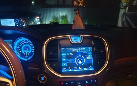 Chrysler 300C II, 2012 год, 1 150 000 рублей, 28 фотография