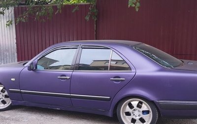 Mercedes-Benz E-Класс, 1997 год, 330 000 рублей, 1 фотография