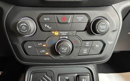 Jeep Renegade I рестайлинг, 2021 год, 1 400 000 рублей, 18 фотография