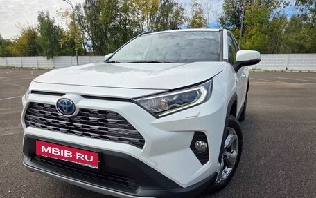 Toyota RAV4, 2020 год, 3 580 000 рублей, 1 фотография