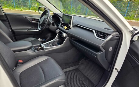 Toyota RAV4, 2020 год, 3 580 000 рублей, 2 фотография