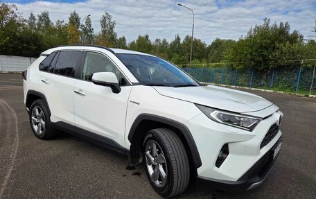 Toyota RAV4, 2020 год, 3 580 000 рублей, 3 фотография