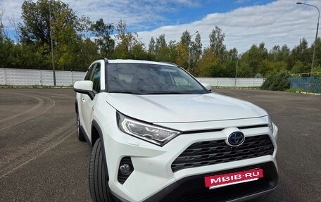 Toyota RAV4, 2020 год, 3 580 000 рублей, 6 фотография