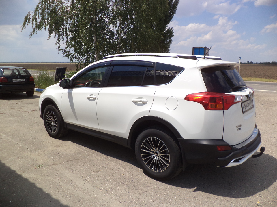 Toyota RAV4 CA40, 2014 год, 1 700 000 рублей, 2 фотография
