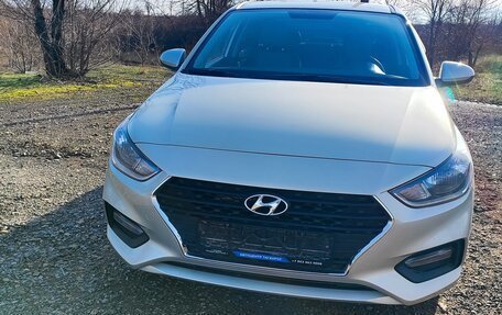 Hyundai Solaris II рестайлинг, 2018 год, 1 400 000 рублей, 2 фотография