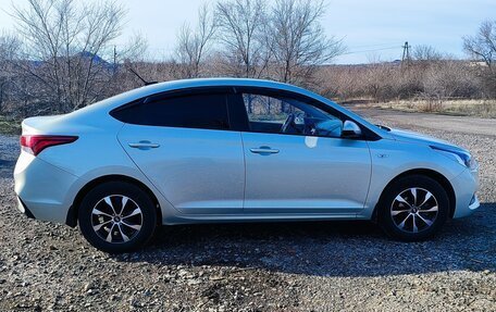 Hyundai Solaris II рестайлинг, 2018 год, 1 400 000 рублей, 4 фотография