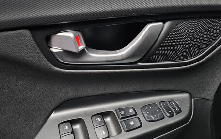 Hyundai Kona I, 2022 год, 1 560 000 рублей, 10 фотография