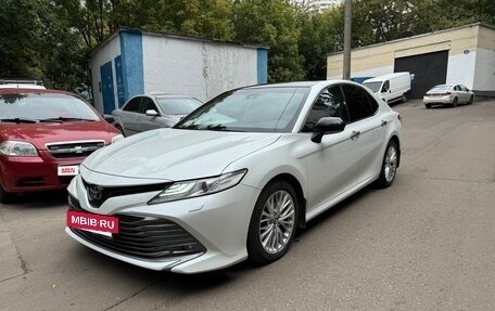 Toyota Camry, 2018 год, 2 820 000 рублей, 2 фотография