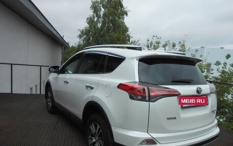 Toyota RAV4, 2017 год, 2 450 000 рублей, 4 фотография