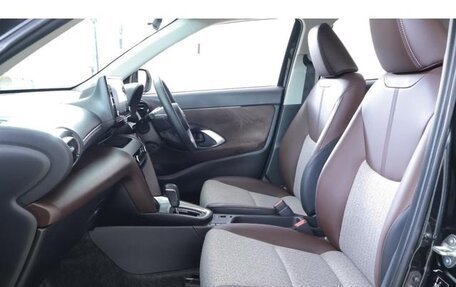 Toyota Yaris Cross, 2022 год, 1 500 000 рублей, 11 фотография