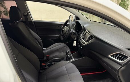 Hyundai Solaris II рестайлинг, 2017 год, 890 000 рублей, 9 фотография