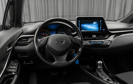 Toyota C-HR I рестайлинг, 2019 год, 2 730 000 рублей, 9 фотография