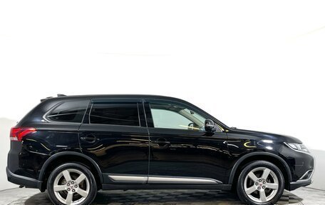 Mitsubishi Outlander III рестайлинг 3, 2018 год, 2 097 000 рублей, 4 фотография