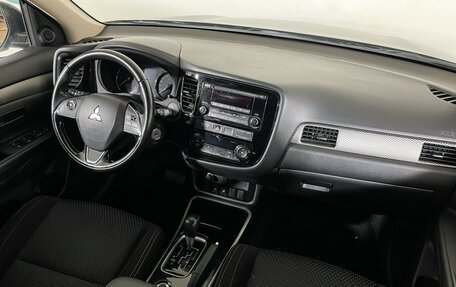 Mitsubishi Outlander III рестайлинг 3, 2018 год, 2 097 000 рублей, 9 фотография